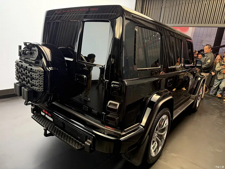 Новая версия китайского &laquo;Гелендвагена&raquo;: представлен &laquo;тактический бокс&raquo; Beijing 81 2.0